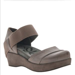 Sundance OTBT wander out shoes in zinc